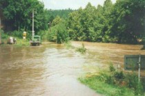 Povodeň 8.7.1997, kulminace ve 12 hod Náchod - Bražec , foto - Povodňový plán města Náchoda