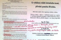 Zelení teroristé se valí do Bělovse! lidová tvořivost z plakátku na lázeňském prameníku.