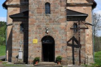 Portál novogotického kostel Narození Panny Marie