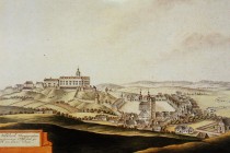 Původní vzhled zámeckého kopce bez dřevin v době barokní. obr. - Wikipedia