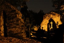 Alej kněžny Kateřiny Zaháňské - v noci na Vojenském hřbitově z války r. 1866