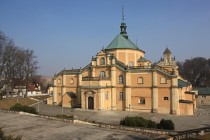 Vambeřice - bazilika Matky Boží. Pohled od staré poutní cesty směrem z Radkova.