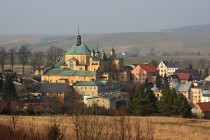 Vambeřice - malebné městečko s barokní bazilikou. Nejznámější místo Mariánského kultu v polských Sudetech.