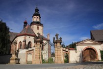 Valmadi se podílel i na přestavbě kostela v Hostinném. Pozdní gotika, renesance i baroko...