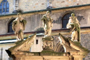 Kladské baroko - Černá brána se svatým Františkem Xaverským, Ignácem z Loyoly a Františkem Borgiou.