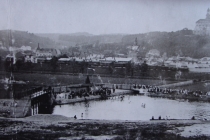 Městské lázně při soutoku Radechovky a Metuje, stav před regulací Metuje (do r.1913), foto - archiv náchodského muzea