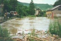 Povodeň 8.7.1997, kulminace ve 12 hod Náchod - Bražec 2, foto - Povodňový plán města Náchoda 